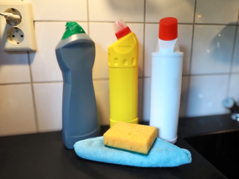 Kattenpis schoonmaken